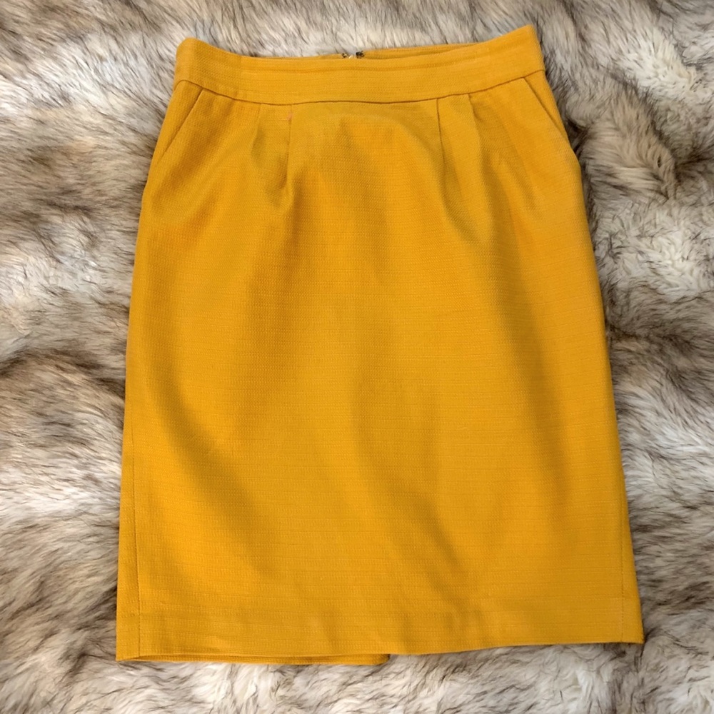 Banana Republic Skirt 🌸🌷 Mustard color ☺️